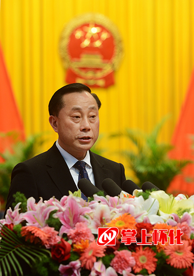 市长报告（潘雨 摄）