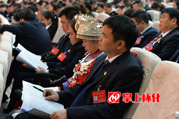 10：10，代表听取报告