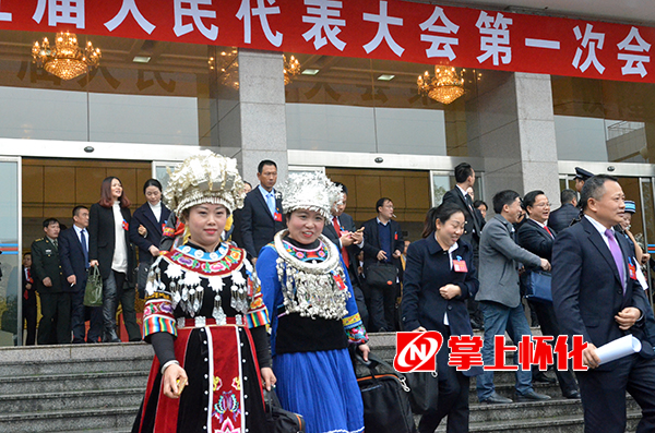 闭幕，代表走出会场3